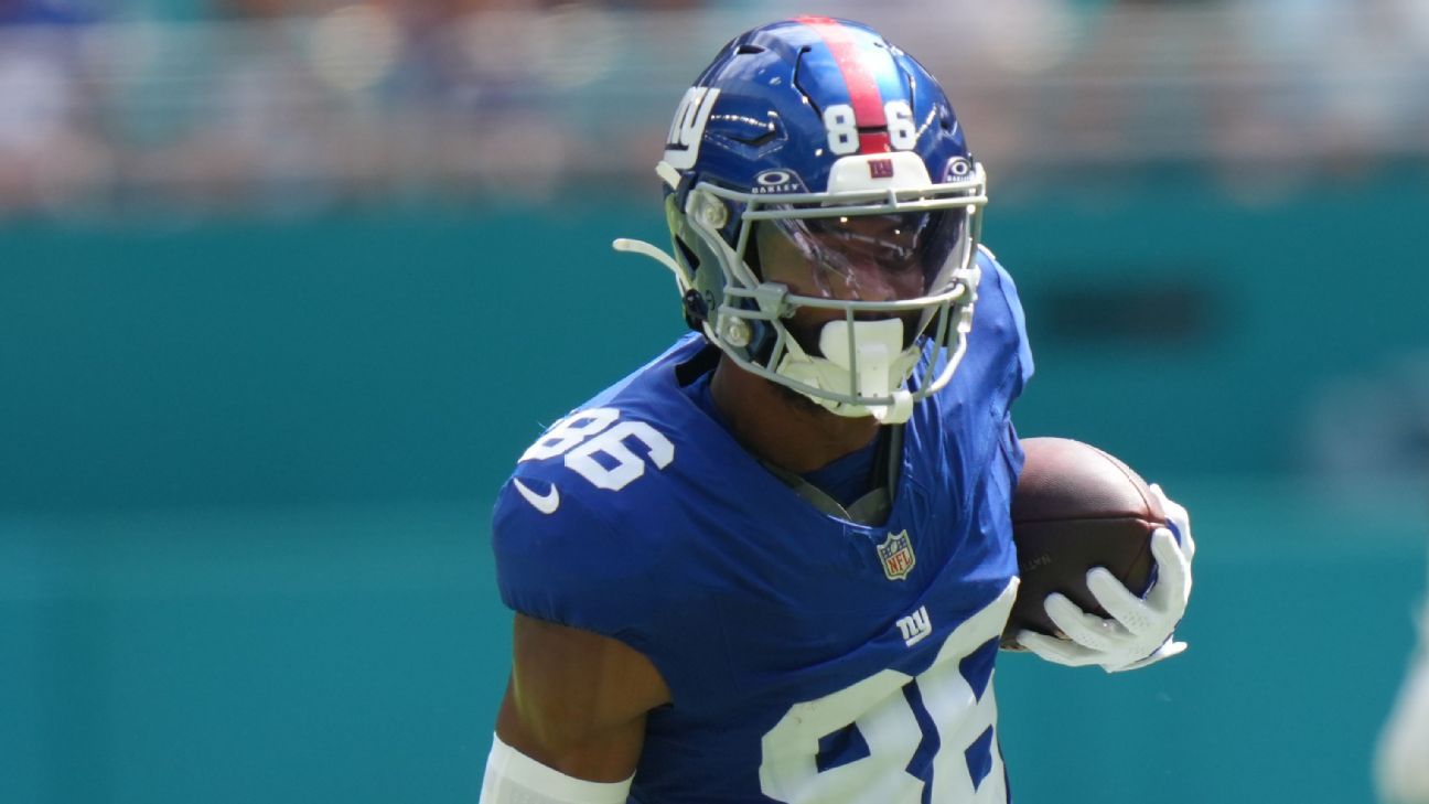 Slayton joins Giants’ OTAs after contract adjusted