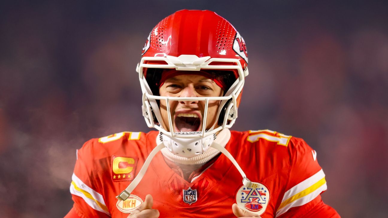 Patrick Mahomes' shattered helmet, Chiefs players react