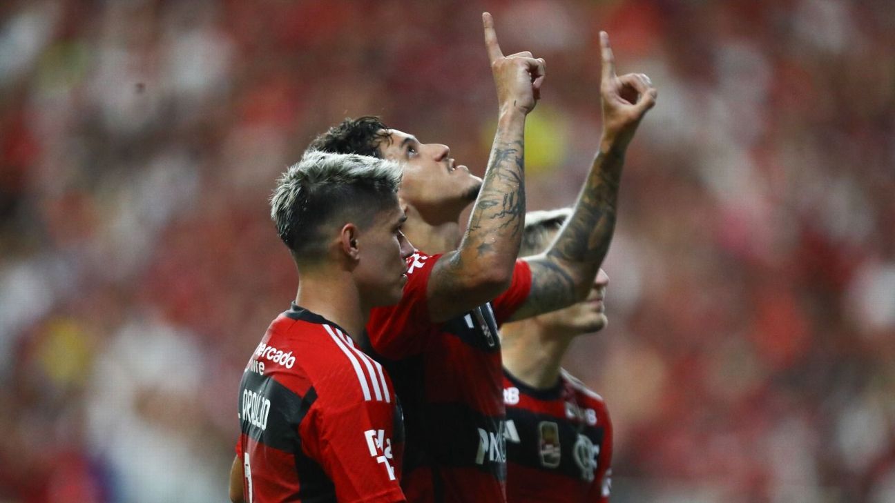 Flamengo usa força máxima, goleia o Audax-RJ em Manaus e tem estreia avassaladora no Carioca