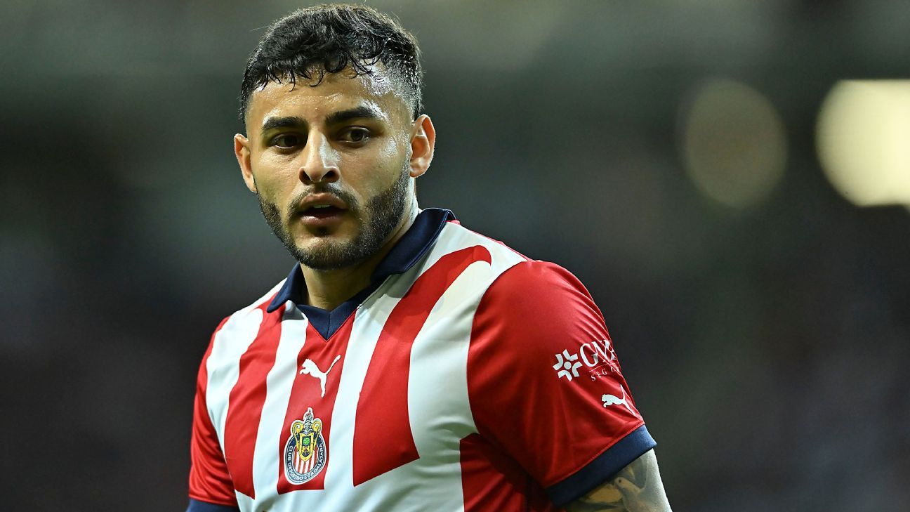 Official: Chivas fires Alexis Vega after five years at the club