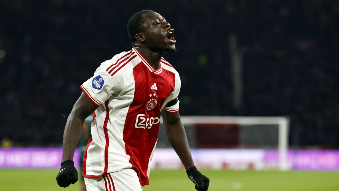 Man United tracking Ajax's Brobbey but January deal unlikely - ESPN