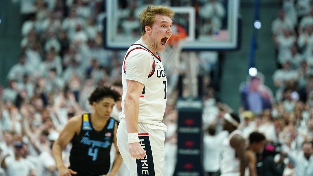 No. 1 UConn tops Marquette in historic blowout of top-5 team