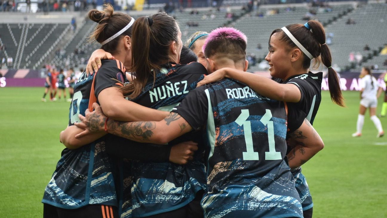 What do Argentina need to qualify for the quarter-finals of the Gold Cup?