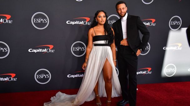 Stephen e Ayesha Curry anunciam que esperam em seu quarto rebento