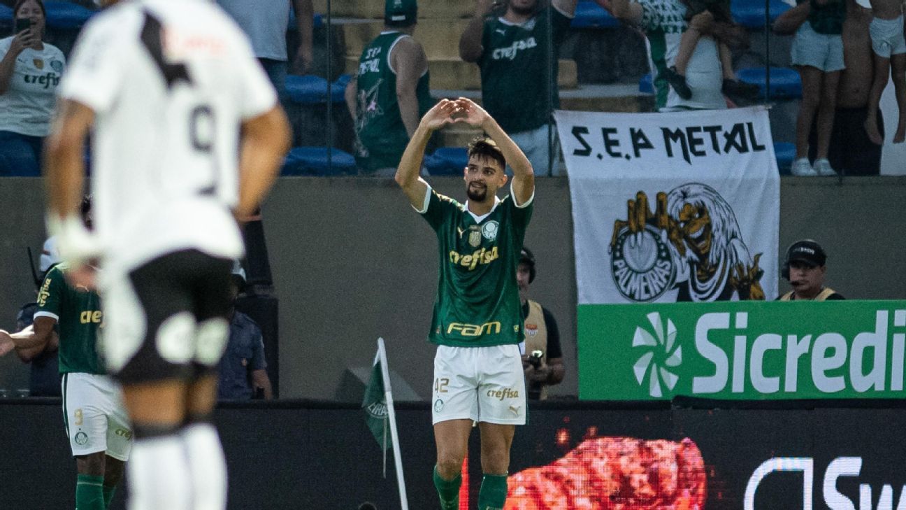 Palmeiras avança para semifinais do Paulistão com hat-trick de Flaco López