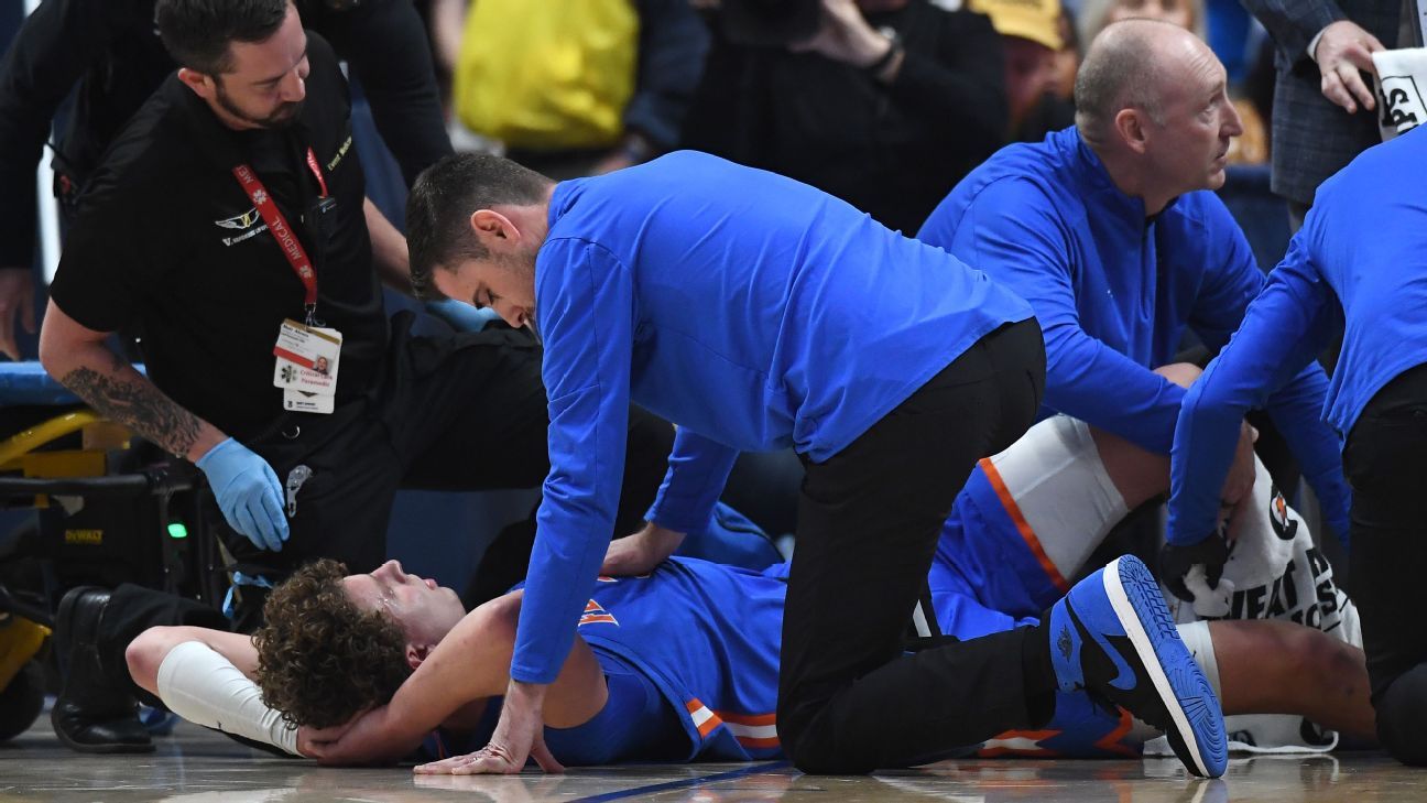Gators’ Micah Handlogten suffers fractured leg in SEC final