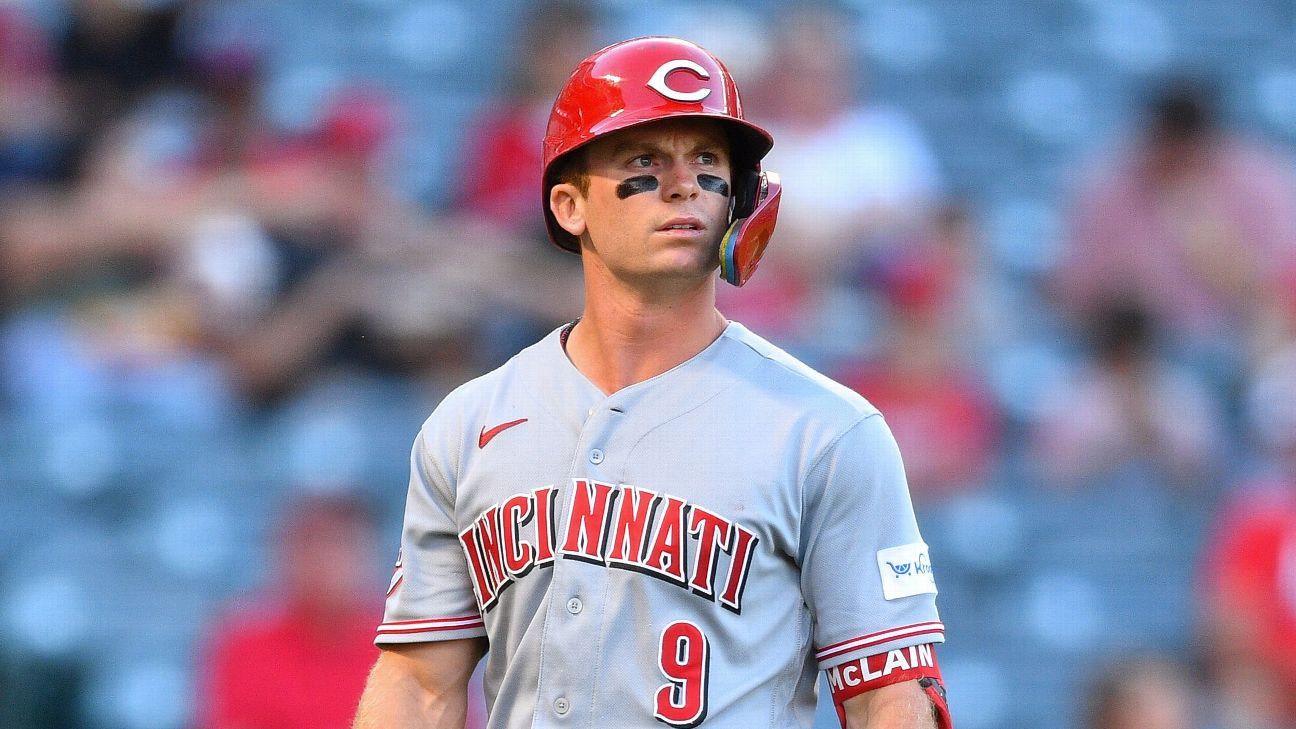 Reds 2B McLain may need shoulder surgery