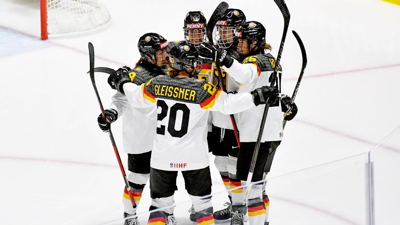 Německo, Česká republika, Švýcarsko a Japonsko postoupily do čtvrtfinále mistrovství světa v hokeji žen