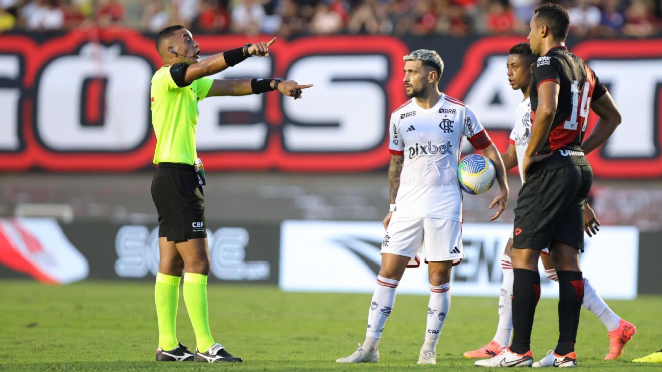 Bruno Henrique Sofre Pênalti Polêmico em Jogo entre Atlético-GO e Flamengo