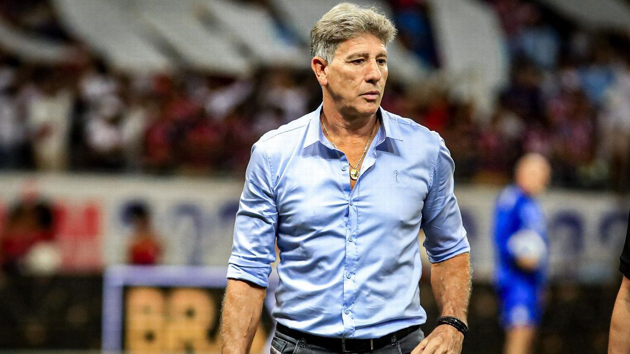 Renato explica motivo de saída antecipada de Bahia x Grêmio na partida.