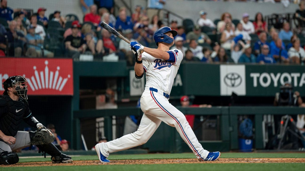 Corey Seager acerta um home run de três corridas no jogo 1 no Dodger Stadium