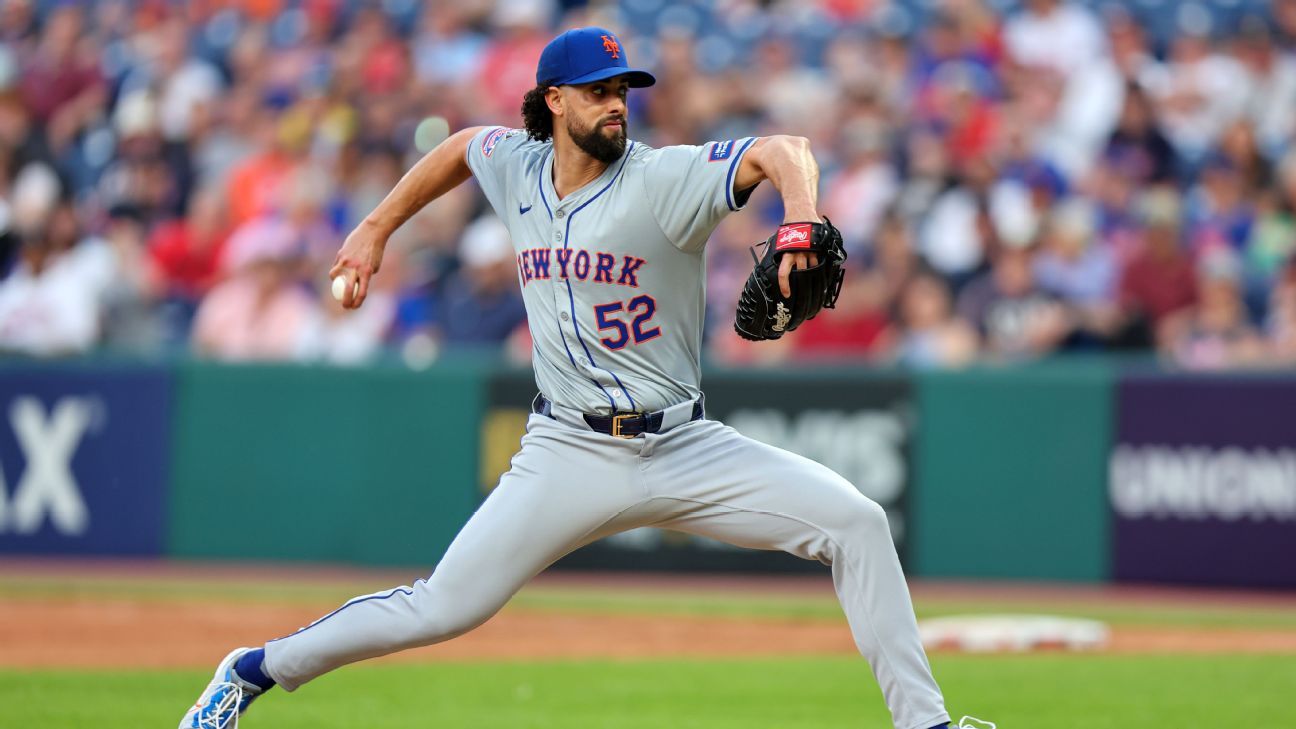 Report: Reeling Mets to cut Lopez after ejection