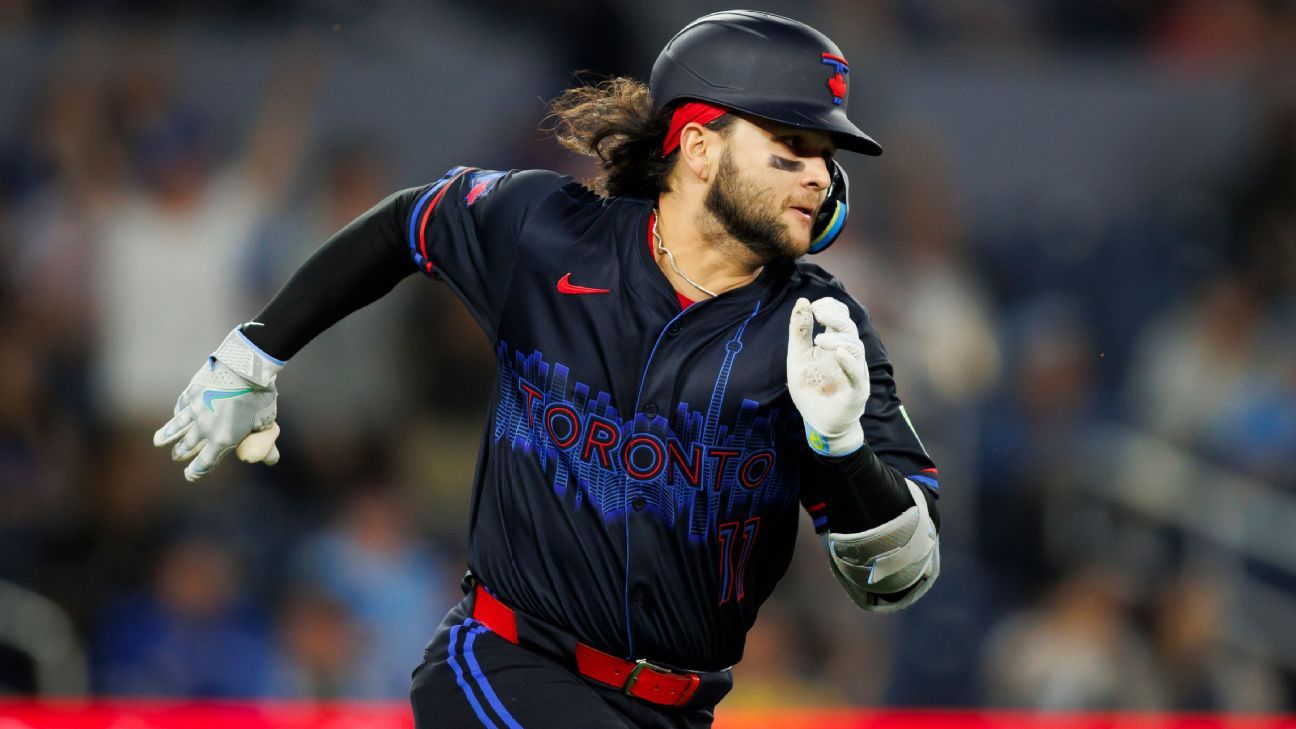 Jays' Bichette exits with strained calf, set for MRI