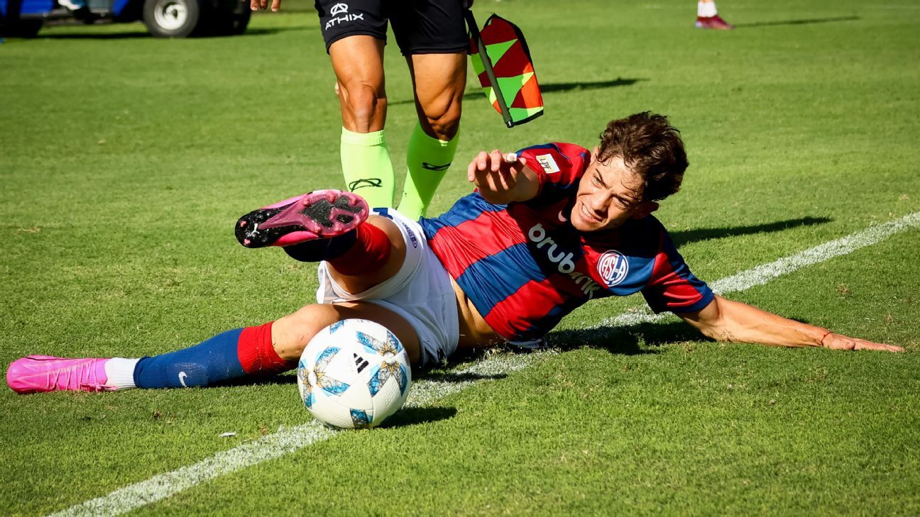 Técnico do San Lorenzo confirma possível transferência de Giay para o Palmeiras