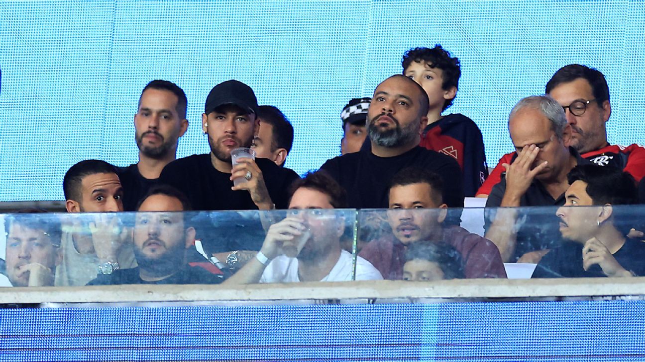 Neymar demonstra interesse em jogar no Flamengo e anima torcida rubro-negra.