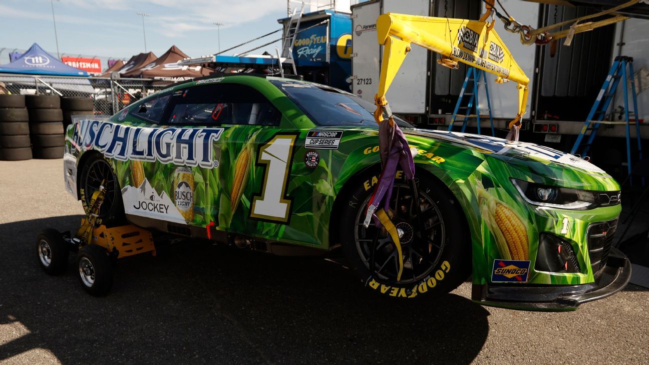 'Strange' tire troubles vex drivers at Iowa practice