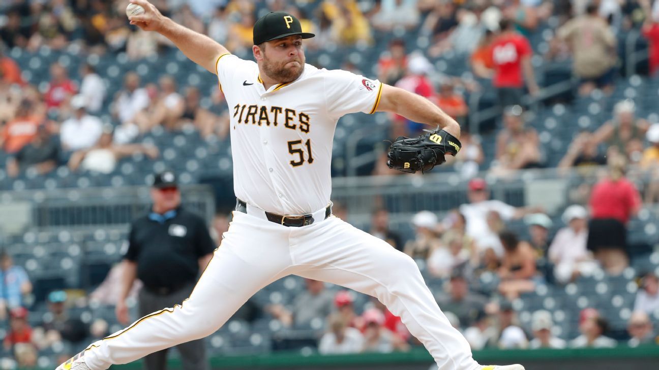 Pirates closer Bednar hits IL with oblique injury