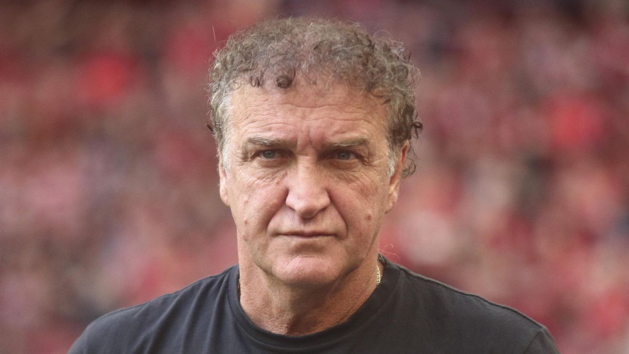Cuca desmente rumores sobre ida ao Cruzeiro e esclarece saída do Athletico-PR