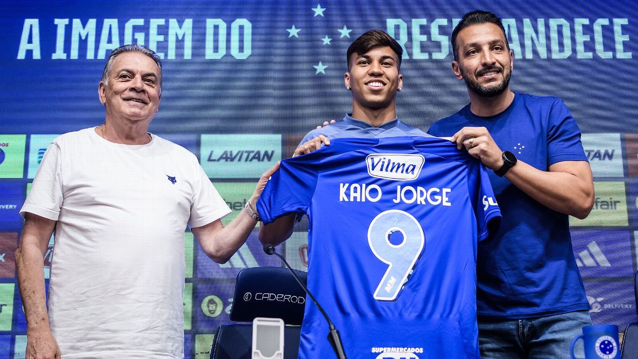 Kaio Jorge destaca importância de Cristiano Ronaldo e emociona pai em apresentação