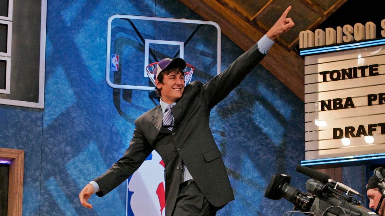 Эндрю Богут на драфте НБА 2005