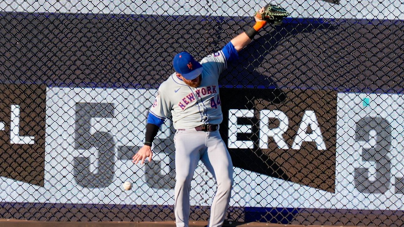 Mets' Bader day-to-day after crashing into OF wall