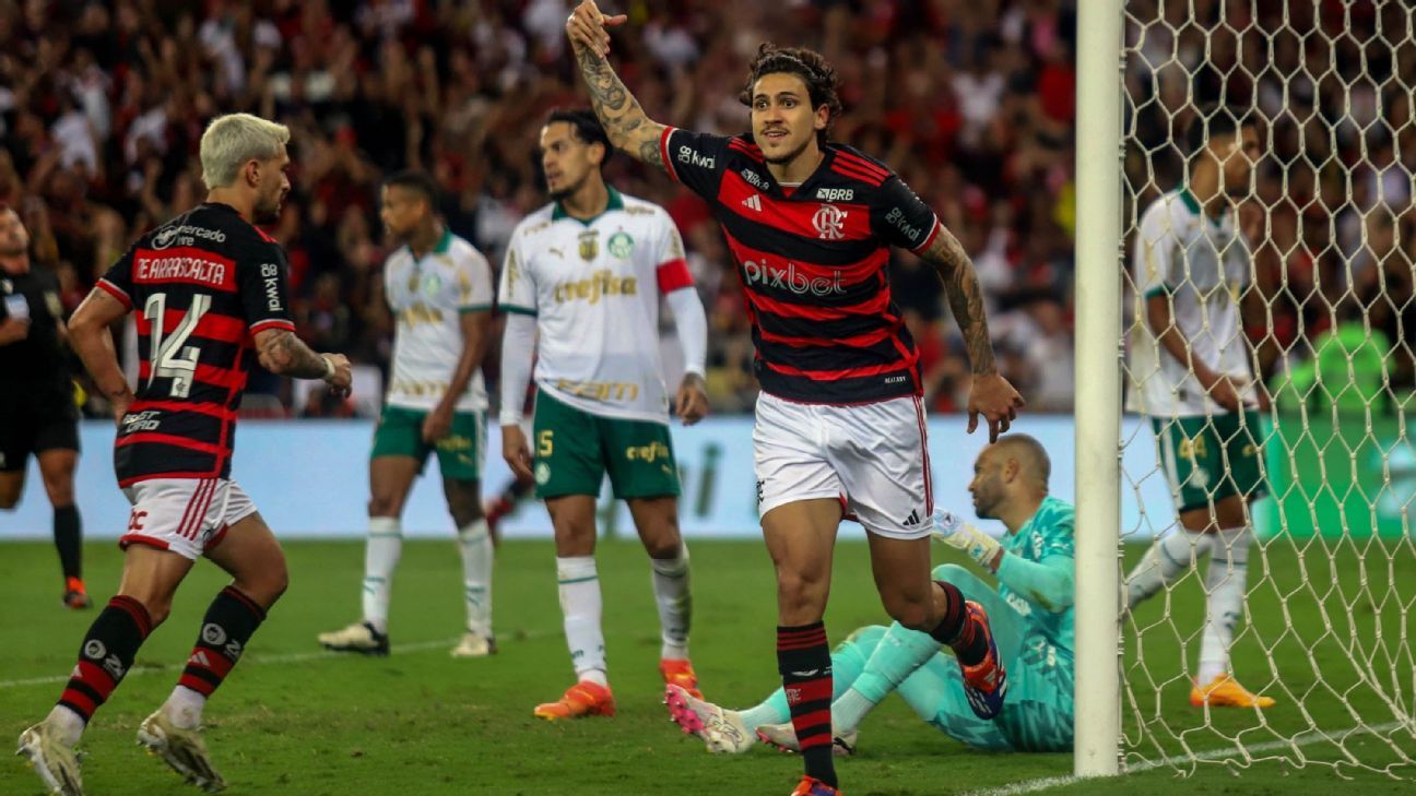 Flamengo atropela Palmeiras e encaminha classificação na Copa do Brasil.