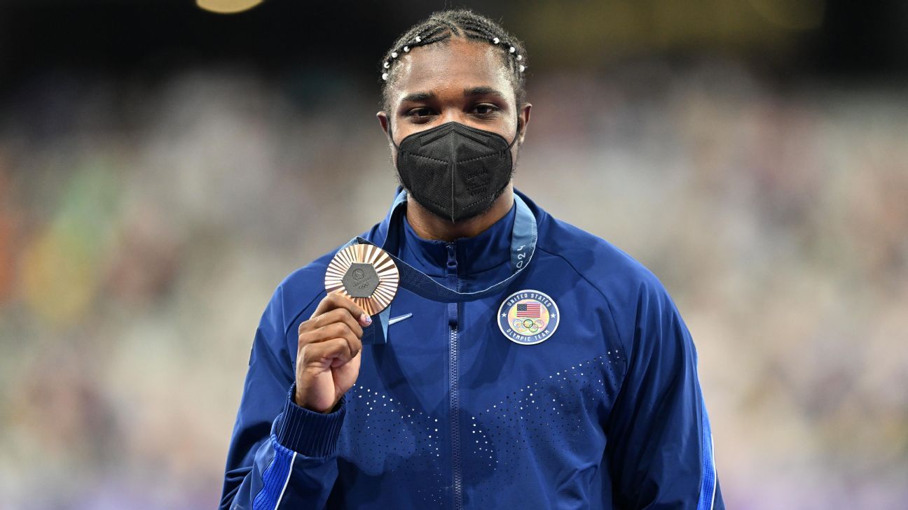 Masked Noah Lyles (COVID) accepts his 200m bronze medal ESPN