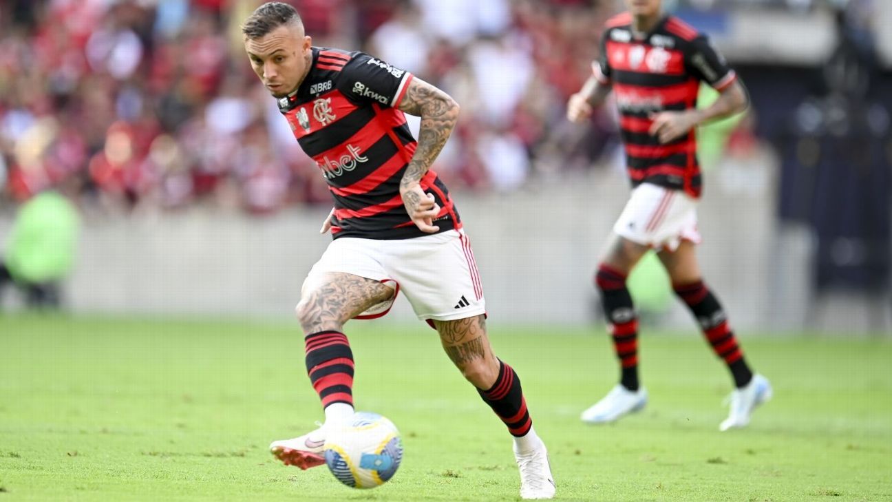 Médico do Flamengo alerta para possíveis lesões de Cebolinha, Viña e De La Cruz.