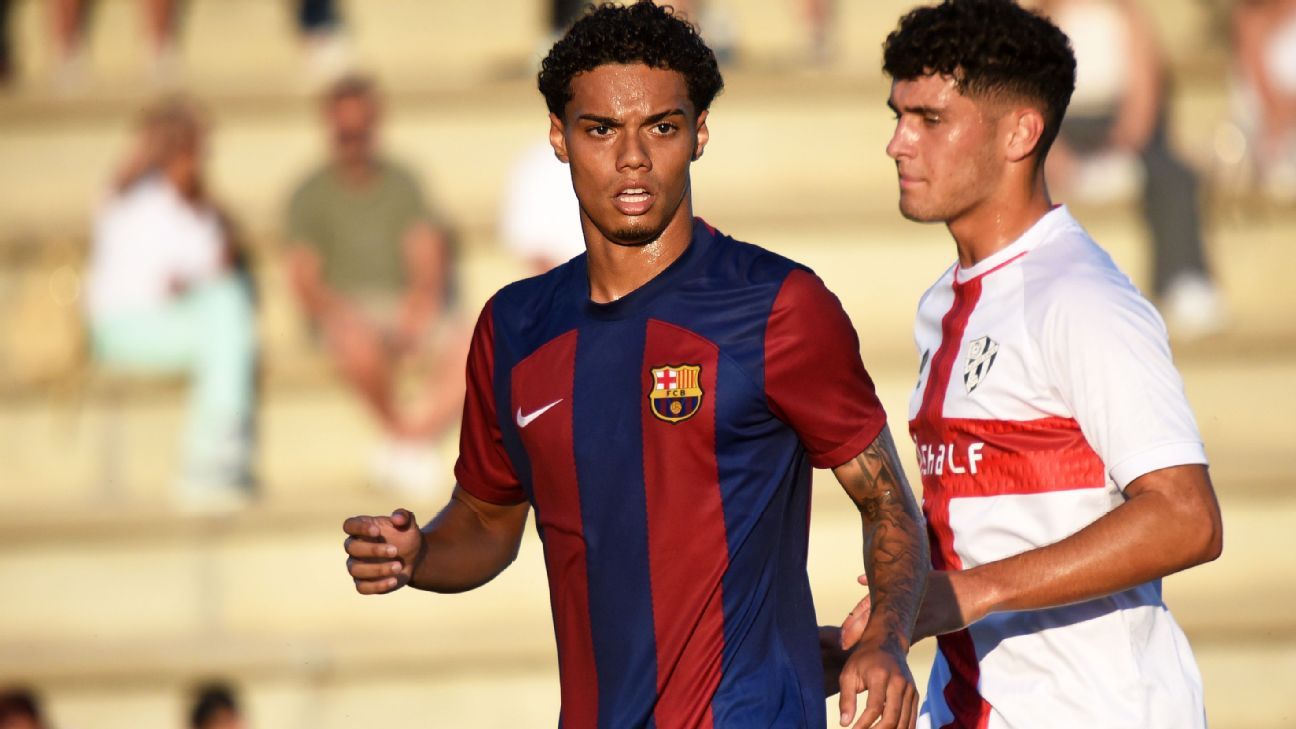 Filho de Ronaldinho foge de pressão para brilhar no futebol: 'Eu sou eu e ele é ele'