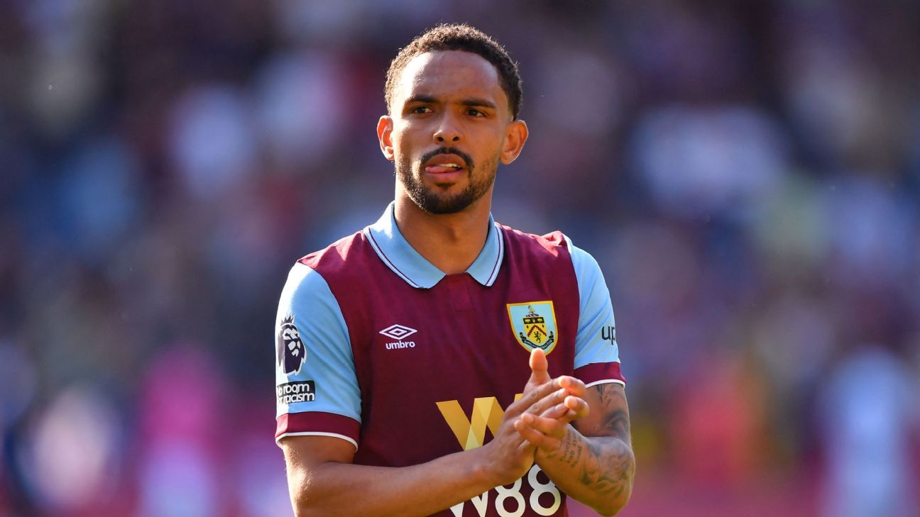 Botafogo propõe contratação de brasileiro do Burnley; Flamengo observa interesse.