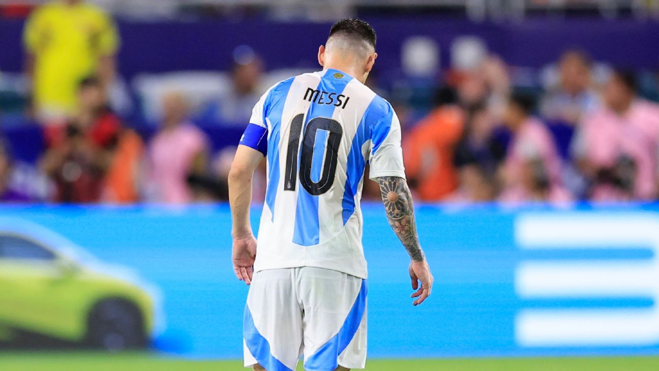 Scaloni defined Messi as wearing the Argentine jersey No. 10