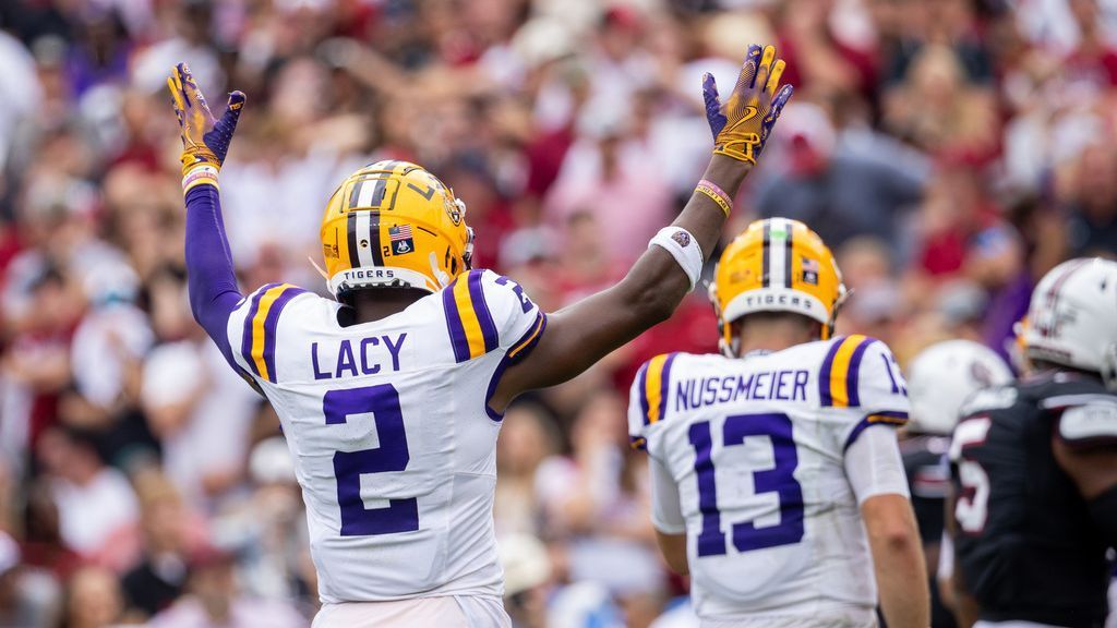 No. 16 LSU rallies late to escape upset vs. South Carolina ESPN