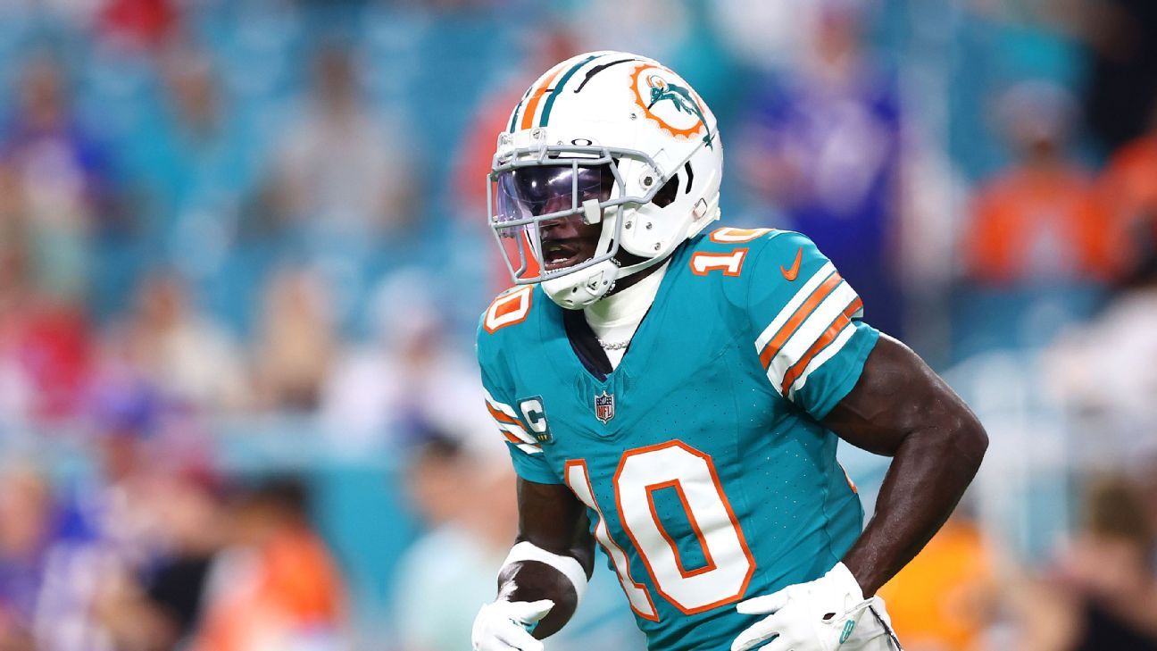 Tyreek Hill committed to the Dolphins during a frustrating season