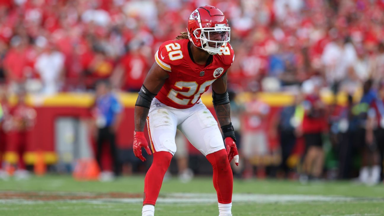 Source: Ex-Chiefs S Reid to Saints on 3-year deal