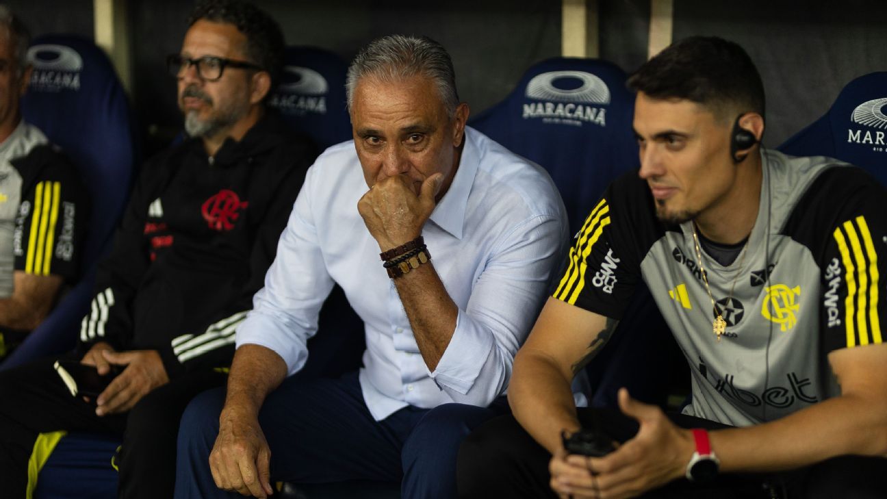 Vaias e xingamentos a Tite em Flamengo x Peñarol no primeiro tempo.