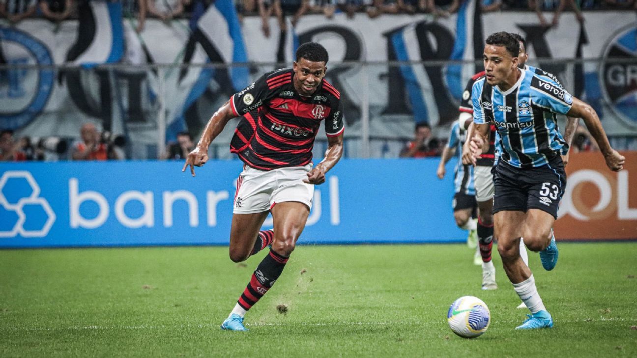 Flamengo repudia atos racistas contra Carlinhos e cobra ações da CBF