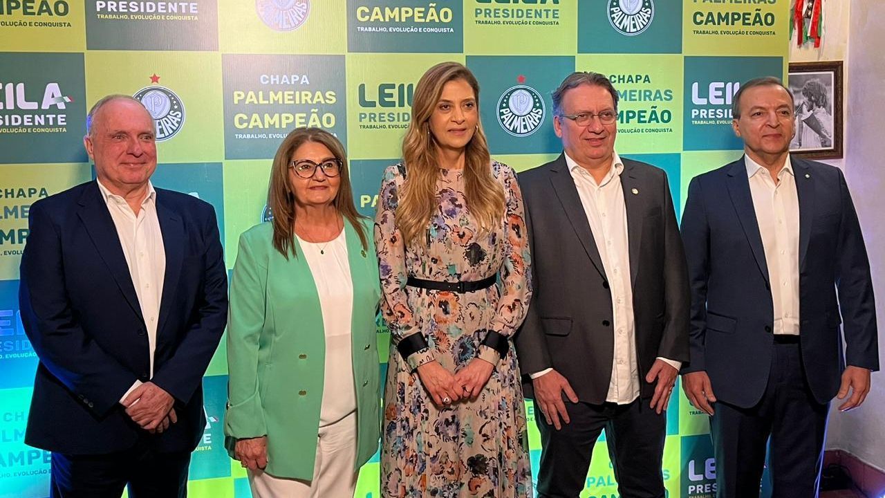 Leila discursa para apoiadores e ataca oposição em evento no Palmeiras.