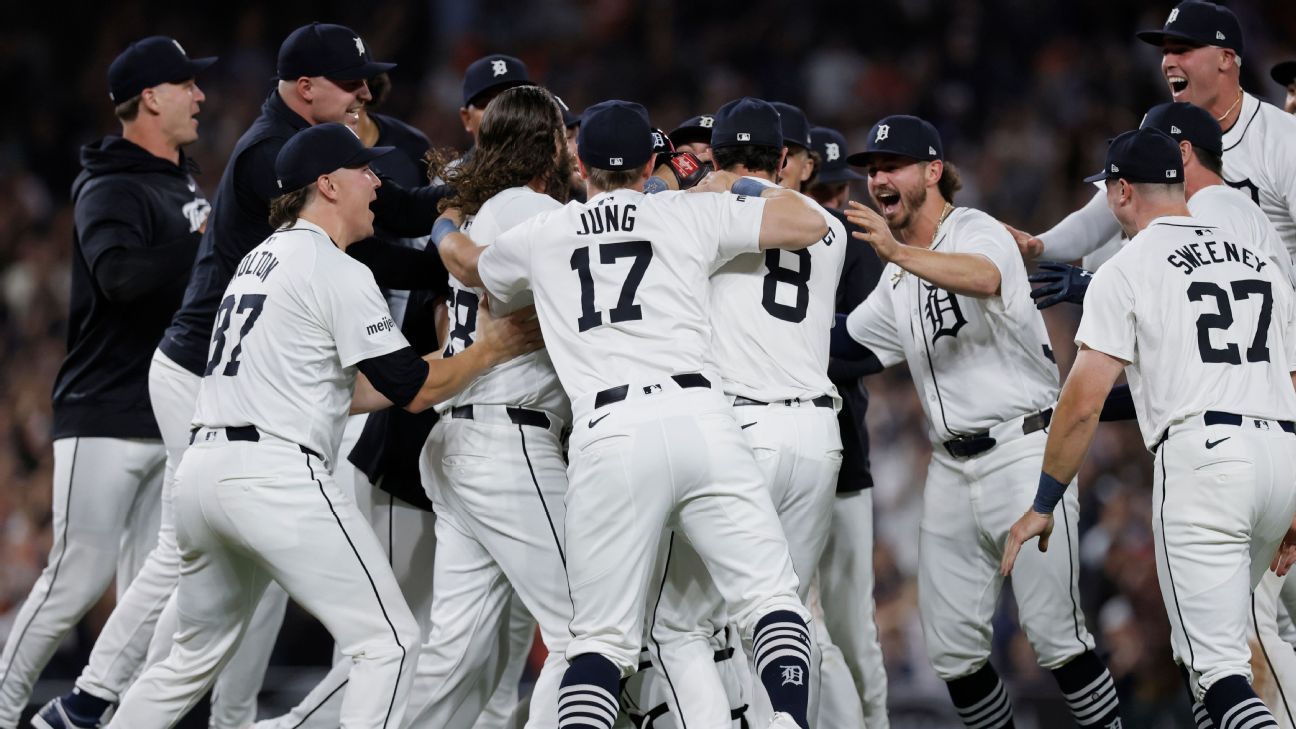 Tigers in playoffs; White Sox with 121 players record