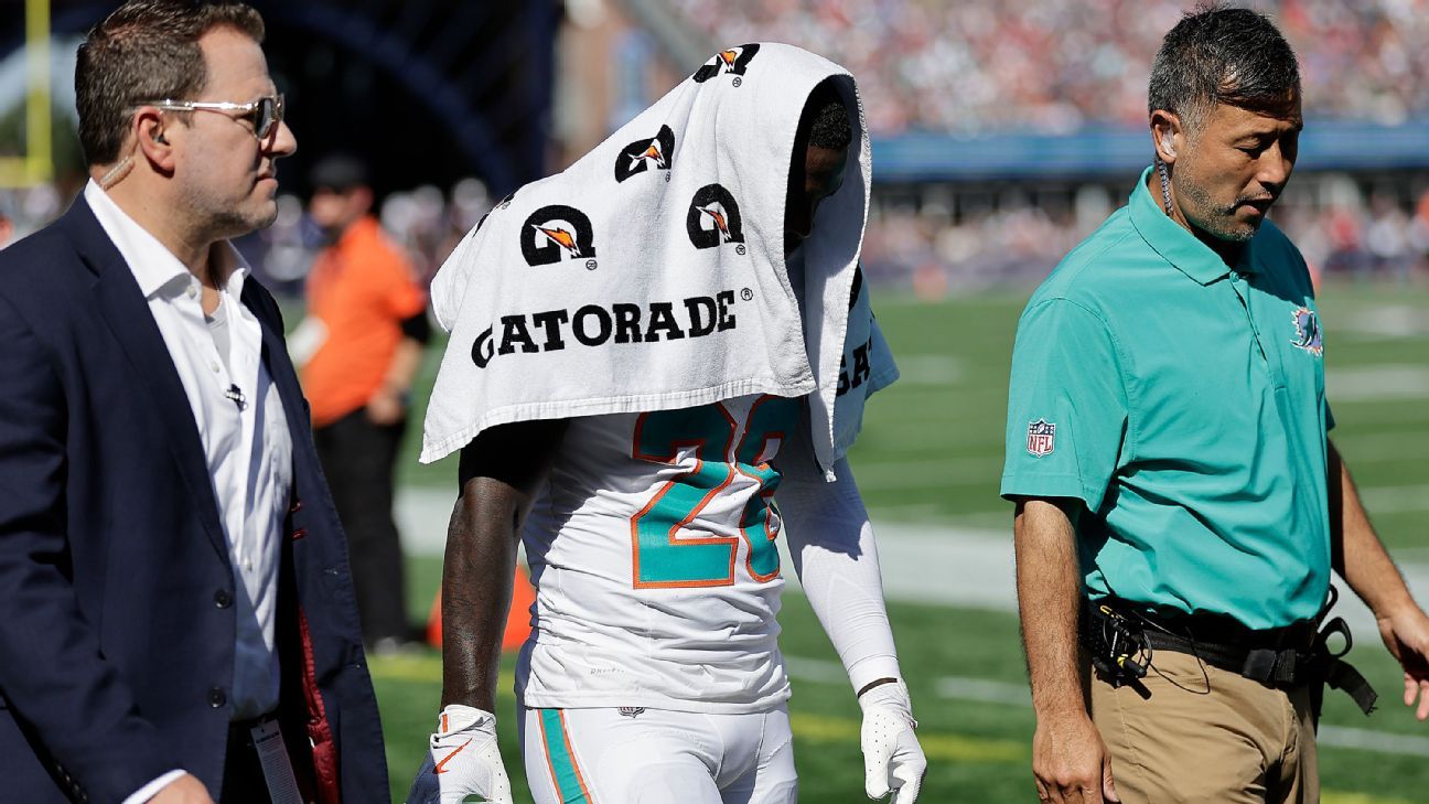 El corredor de los Dolphins, Achane, sufre una conmoción cerebral contra los Pats.