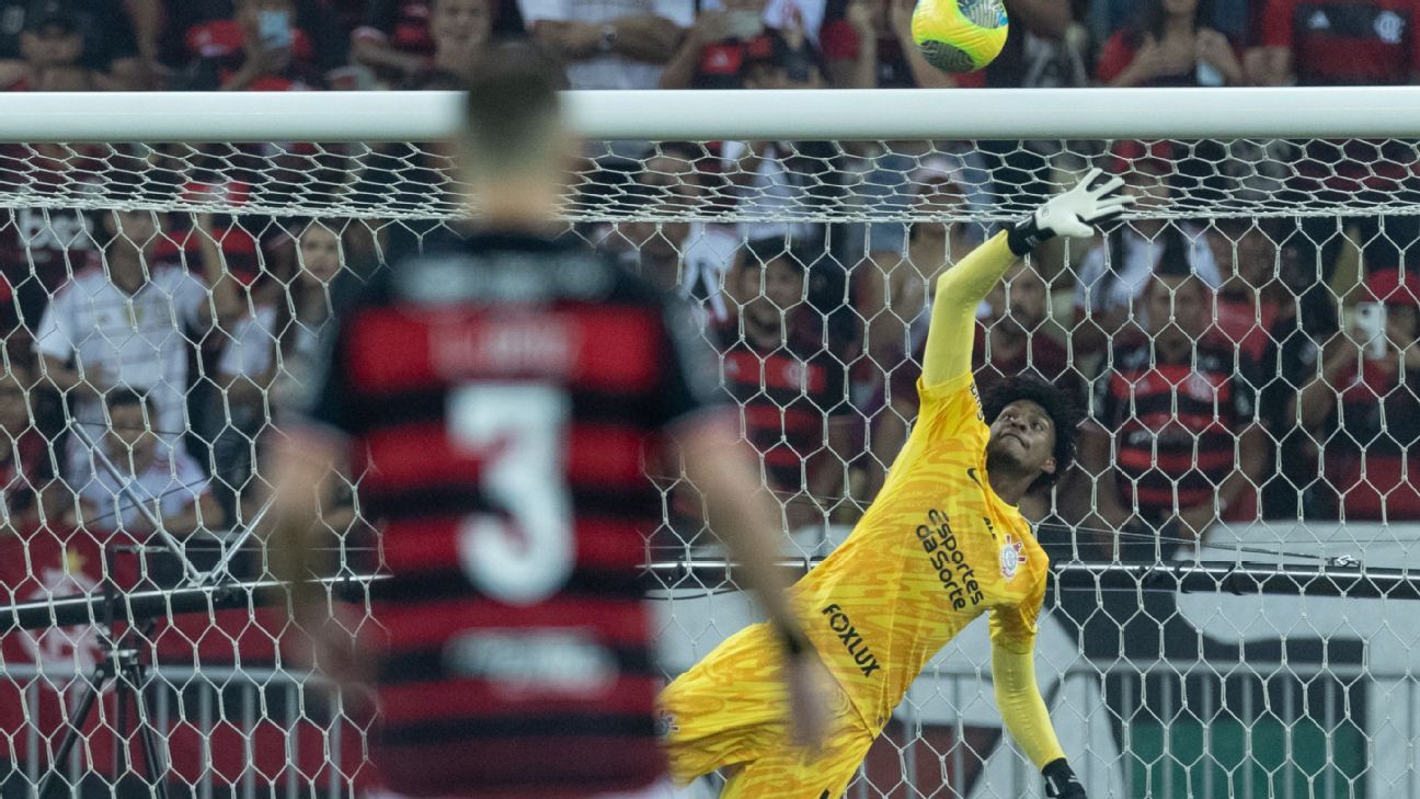 ADEUS DO PAREDÃO! Corinthians confirma aquisição de goleiro do Flamengo no mercado de transferências