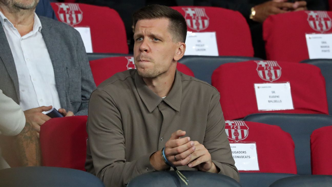 Barça’s Szczesny: ‘Nobody’s business if I smoke’