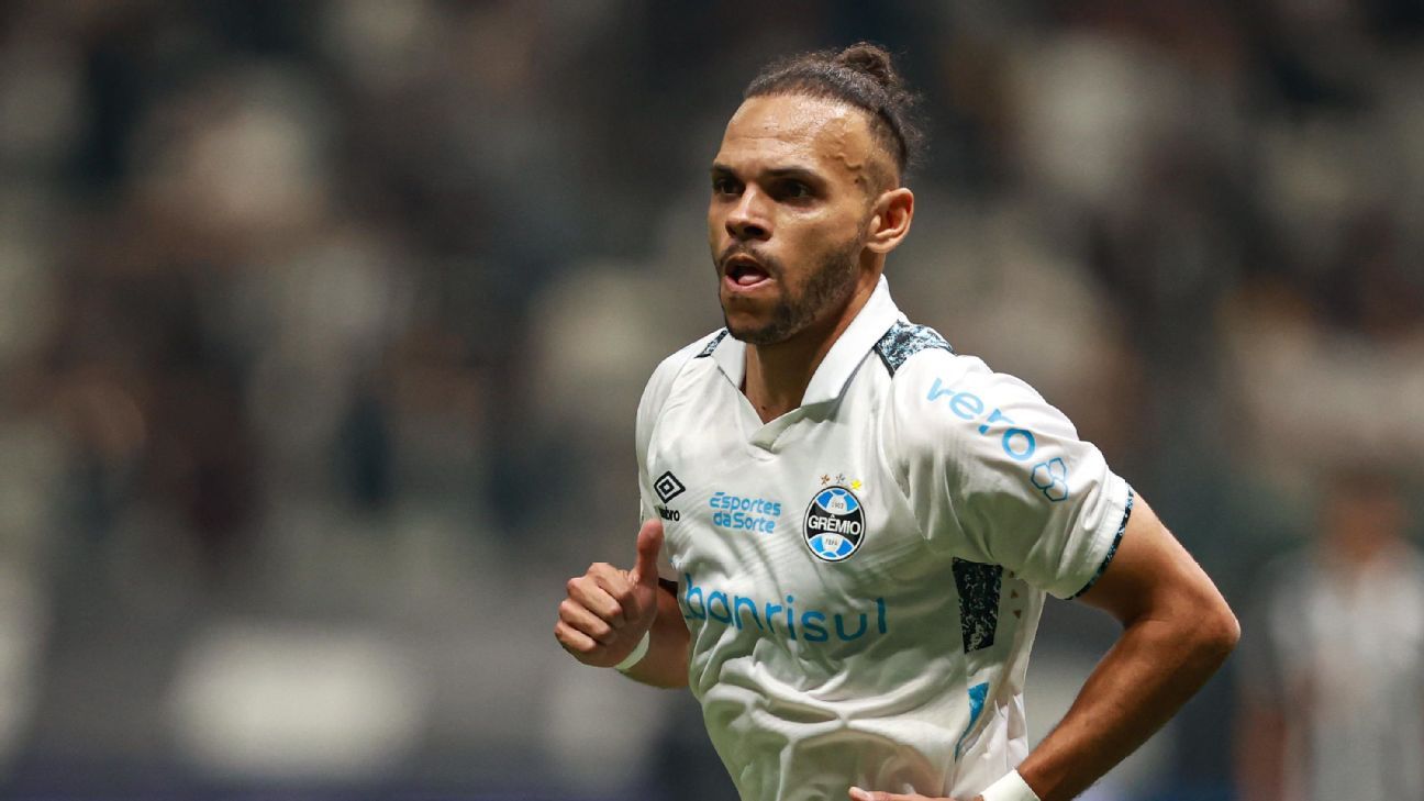 Braithwaite critica arbitragem por decisões erradas em jogo de Grêmio contra Atlético-MG