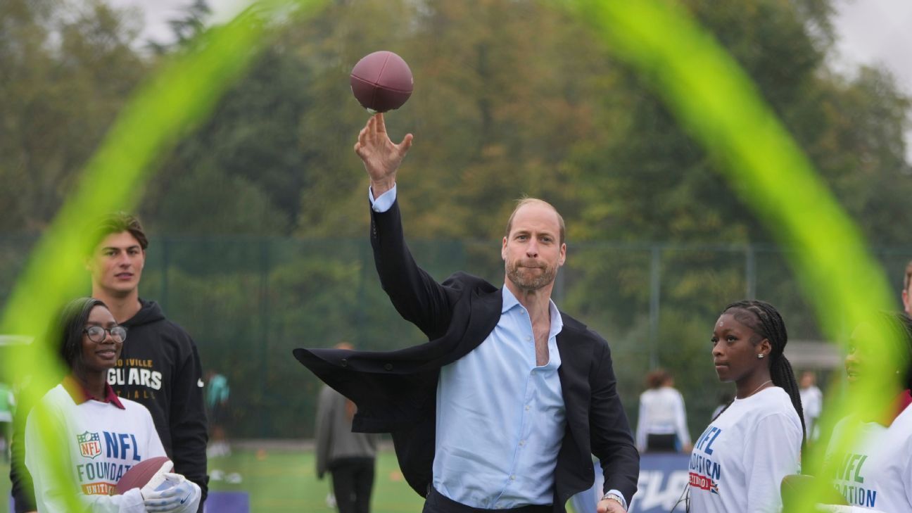 Prince William impresses Umenyiora, Rees-Zammit with American football skills