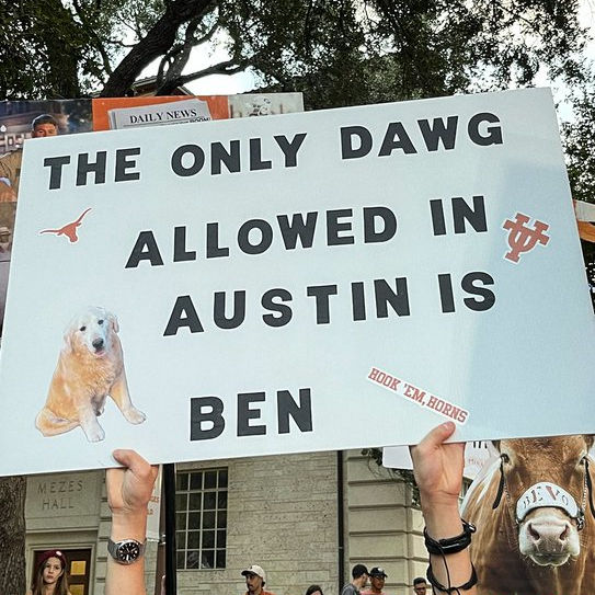 Best signs from “College GameDay” in Texas-Georgia