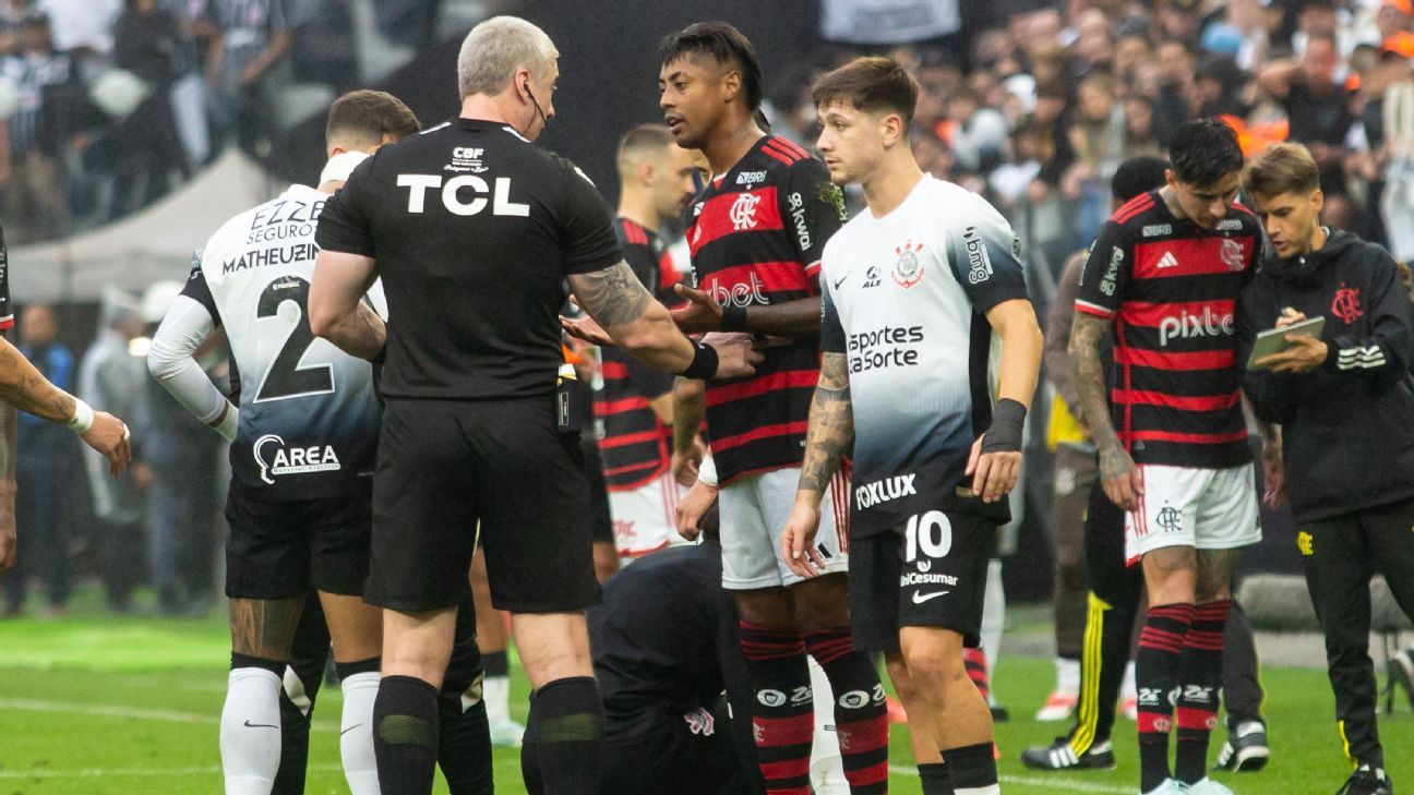 Bruno Henrique se desculpa com Matheuzinho e admite erro em lance crítico.