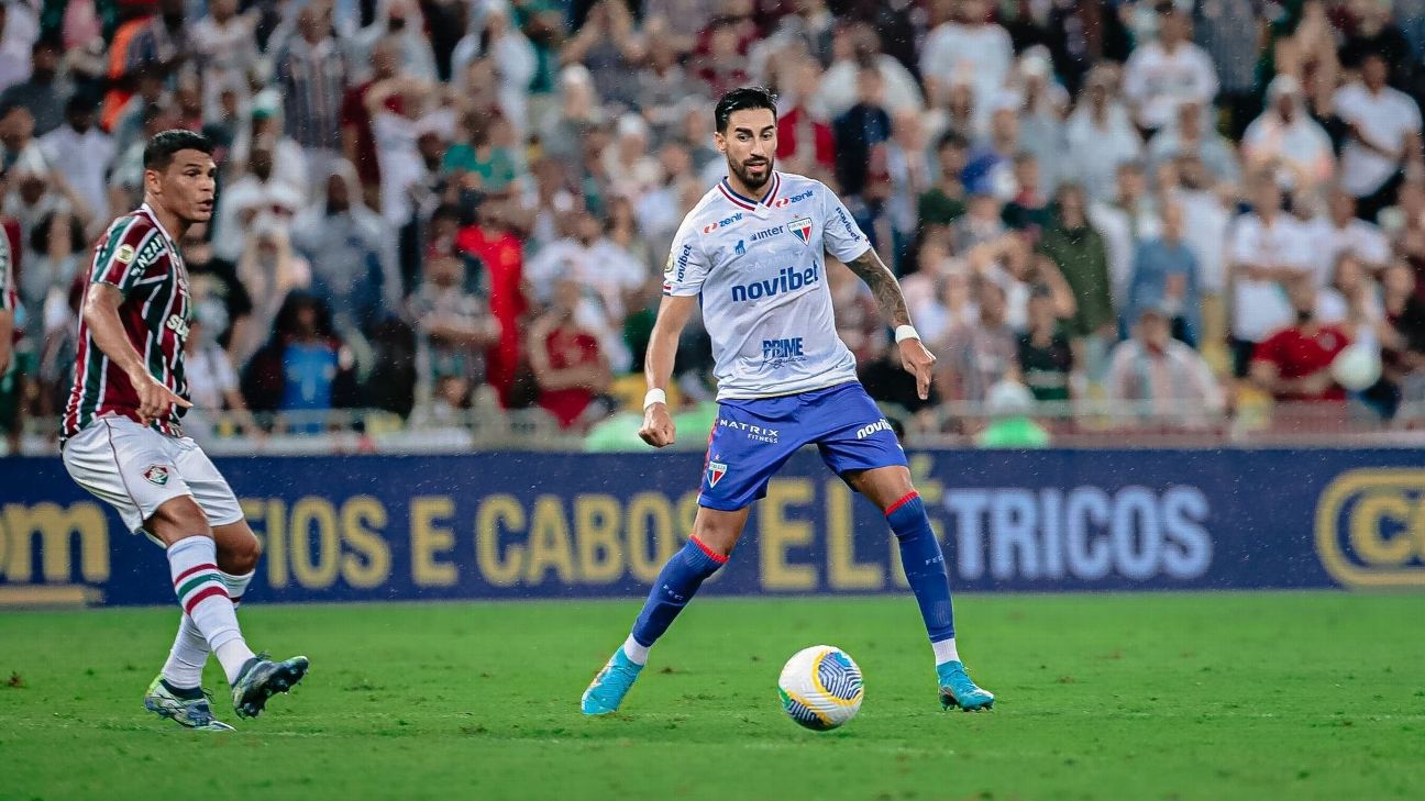 var não chama pênalti a favor do Fortaleza contra o Palmeiras, critica jogador.