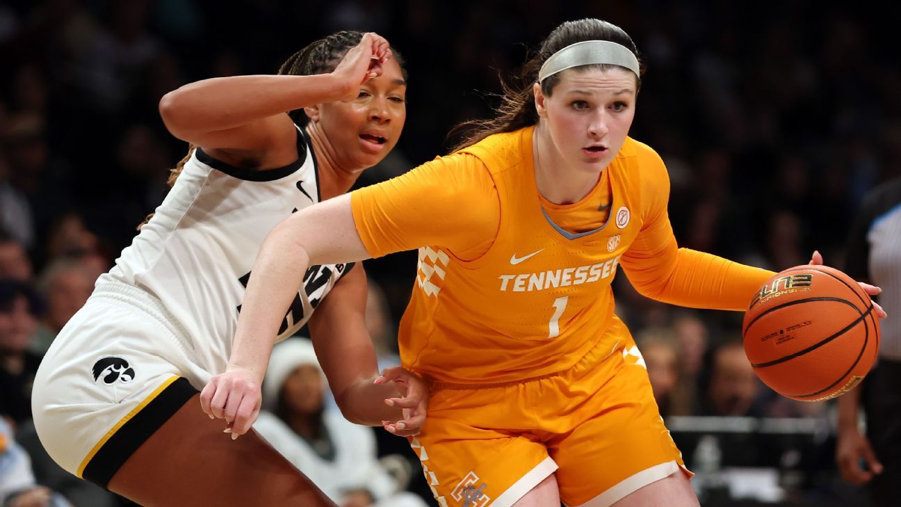 Lady Vols back in Top 25; UCLA, UConn stay put