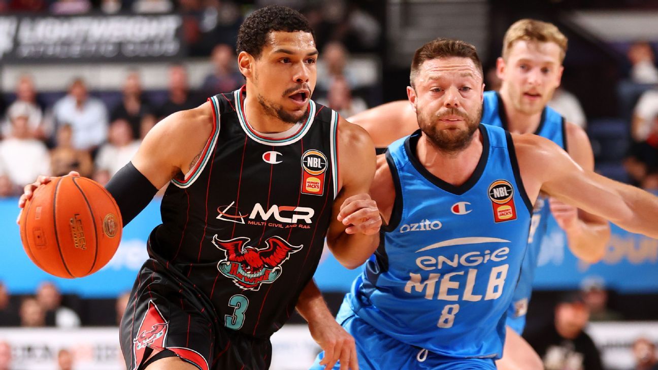 Hawks dominate to move clear on top of NBL