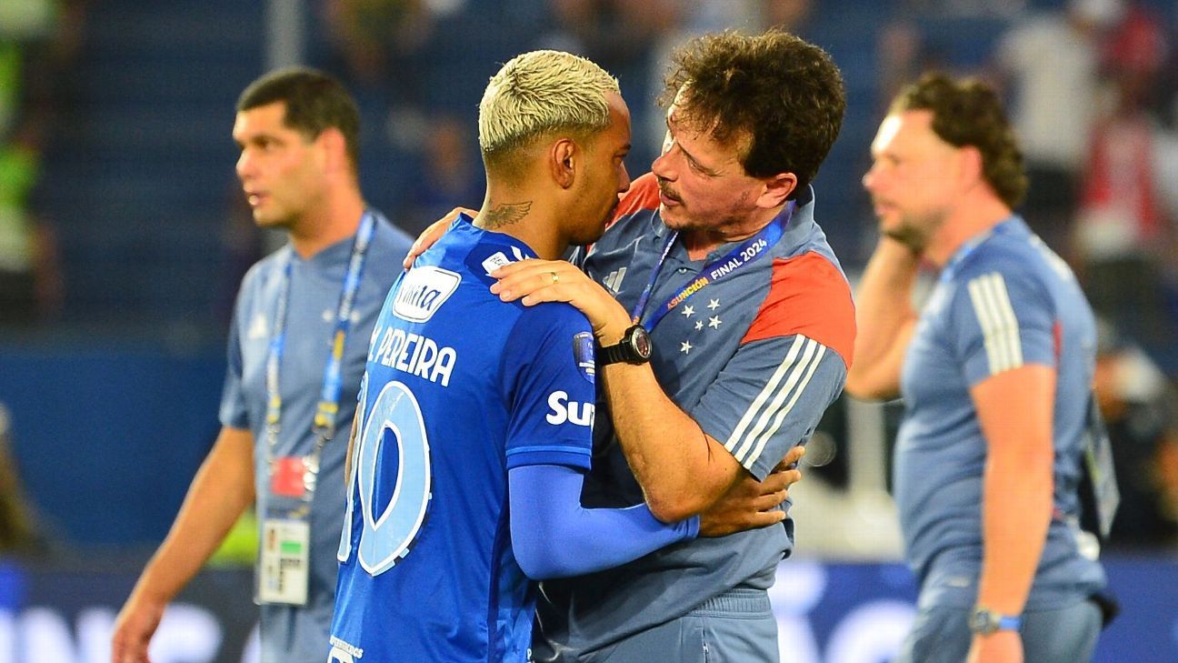 Matheus Pereira lamenta saída de Diniz e interrupção de trabalho no Cruzeiro