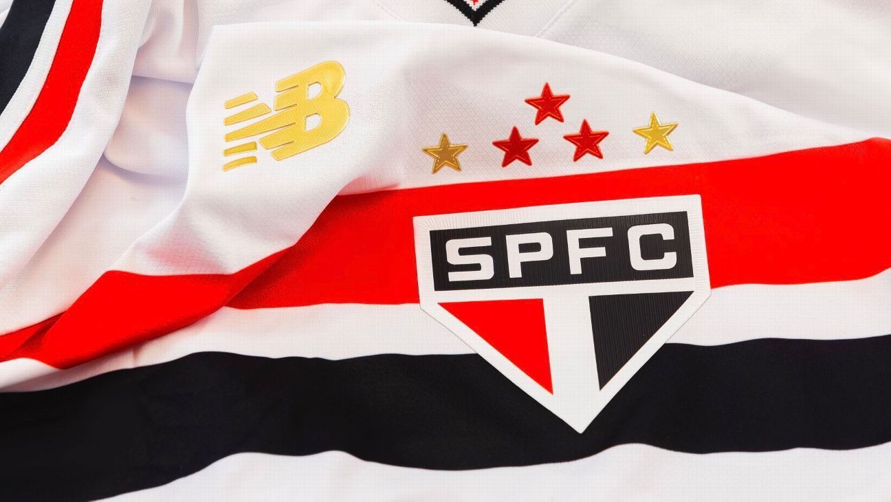 São Paulo apresenta nova camisa em homenagem aos 20 anos do tri mundial